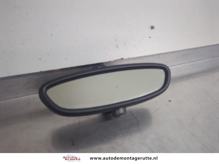 Używane Lusterko wewnetrzne BMW 1 serie (E87/87N) 116i 2.0 16V Cena na żądanie oferowane przez Autodemontage M.J. Rutte B.V.