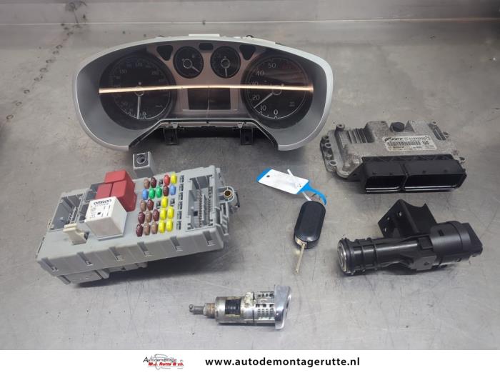 Used Ignition lock + computer Lancia Delta (844) 1.4 T-Jet 16V 120 Price € 225,00 Margin scheme offered by Autodemontage M.J. Rutte B.V.