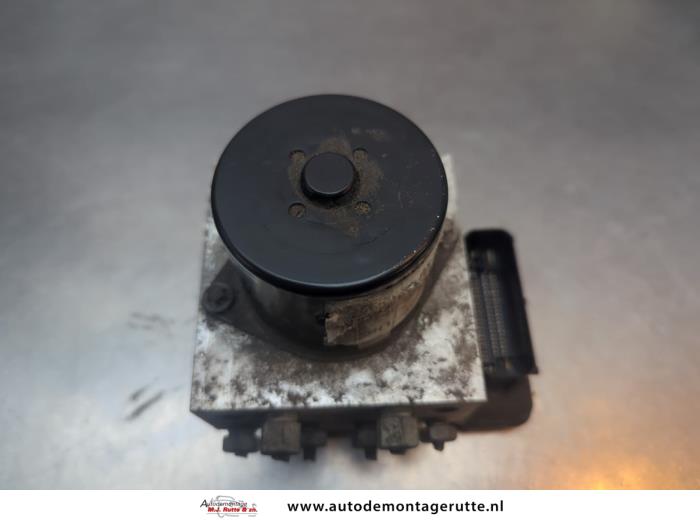 Usagé Pompe ABS Opel Insignia 1.6 Turbo 16V Ecotec Prix € 100,00 Règlement à la marge proposé par Autodemontage M.J. Rutte B.V.