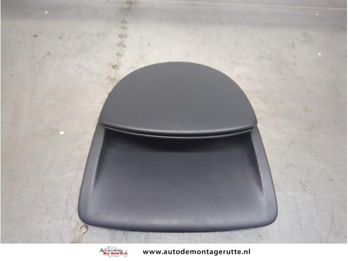 Begagnade Klocka Renault Clio III Estate/Grandtour (KR) 1.2 16V TCE 100 Pris på förfrågan erbjuds av Autodemontage M.J. Rutte B.V.