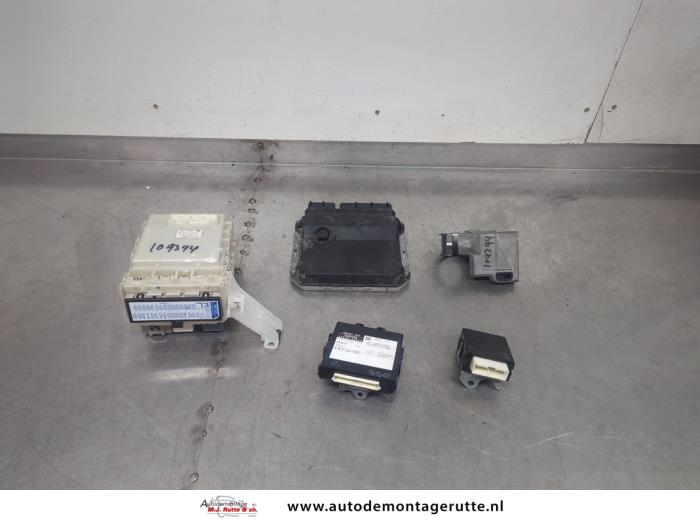 Used Ignition lock + computer Toyota Auris (E15) 1.6 Dual VVT-i 16V Price € 200,00 Margin scheme offered by Autodemontage M.J. Rutte B.V.