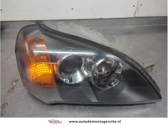 Używane Reflektor prawy Chevrolet Evanda 2.0 16V Cena na żądanie oferowane przez Autodemontage M.J. Rutte B.V.