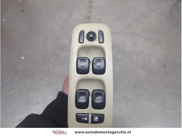 Używane Przelacznik combi okienny Volvo S80 (TR/TS) 2.4 SE 20V 170 Cena na żądanie oferowane przez Autodemontage M.J. Rutte B.V.