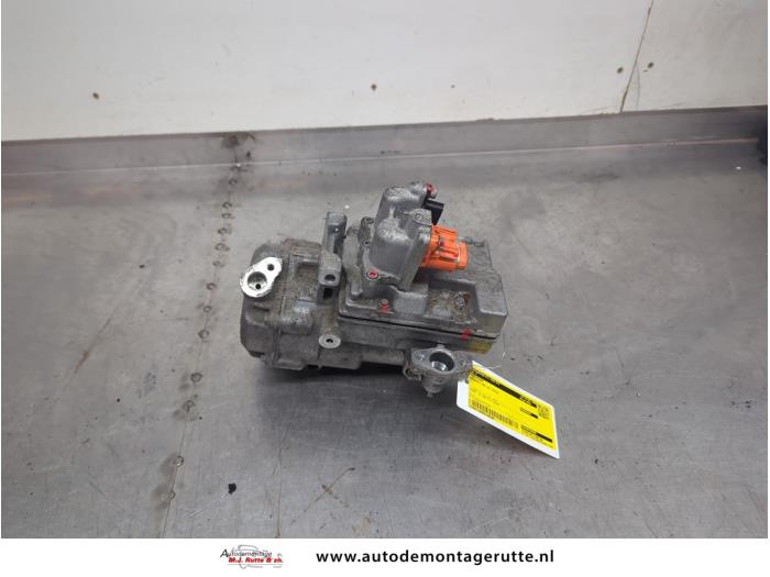 Usagé Pompe clim Renault Zoé (AG) 46kW Prix € 550,00 Règlement à la marge proposé par Autodemontage M.J. Rutte B.V.