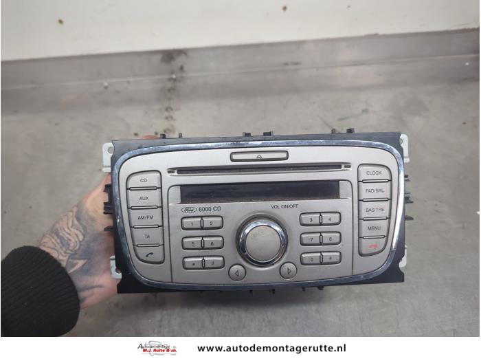 Używane Radio Ford Fusion 1.6 16V Cena na żądanie oferowane przez Autodemontage M.J. Rutte B.V.