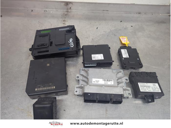 Used Ignition lock + computer Renault Zoé (AG) 46kW Price € 250,00 Margin scheme offered by Autodemontage M.J. Rutte B.V.