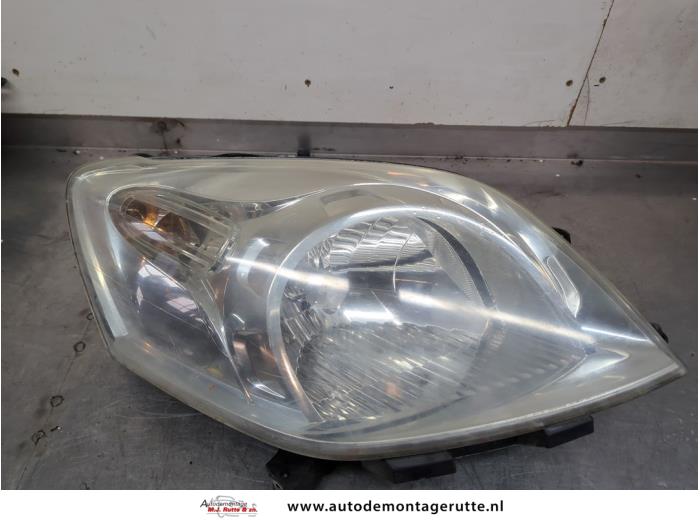 Używane Reflektor prawy Fiat Qubo 1.4 Cena na żądanie oferowane przez Autodemontage M.J. Rutte B.V.