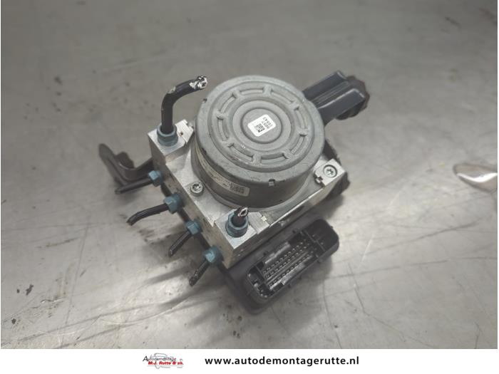 Begagnade ABS-pump BMW 1 serie (F20) 114i 1.6 16V Pris på förfrågan erbjuds av Autodemontage M.J. Rutte B.V.