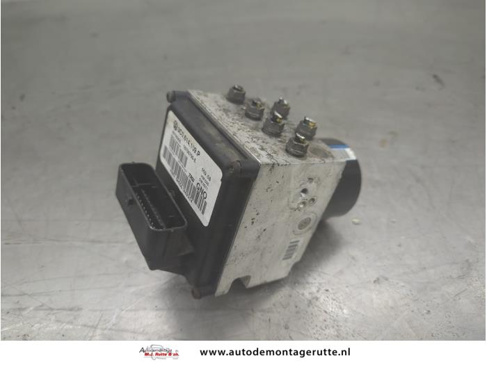 Begagnade ABS-pump Volkswagen Passat CC (357) 1.8 TSI 16V Pris på förfrågan erbjuds av Autodemontage M.J. Rutte B.V.
