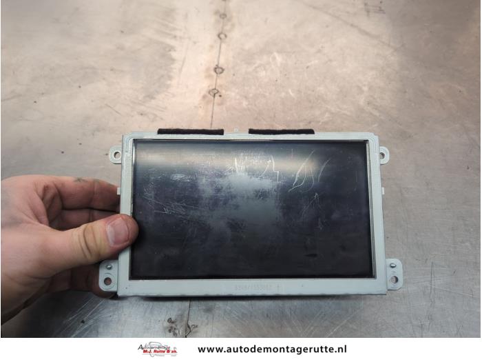 Begagnade Innerdisplay Audi A4 Avant (B8) 1.8 TFSI 16V Pris € 100,00 Marginaltabell erbjuds av Autodemontage M.J. Rutte B.V.