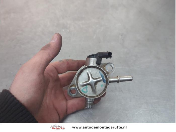 Begagnade Högtryckspump Peugeot 2008 (CU) 1.2 12V e-THP PureTech 110 Pris på förfrågan erbjuds av Autodemontage M.J. Rutte B.V.