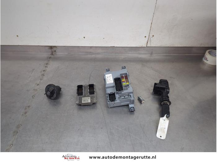 Used Ignition lock + computer Fiat 500C (312) 1.2 69 Price € 125,00 Margin scheme offered by Autodemontage M.J. Rutte B.V.