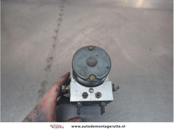 Używane Pompa ABS Rover 25 1.8 16V Steptronic Cena na żądanie oferowane przez Autodemontage M.J. Rutte B.V.