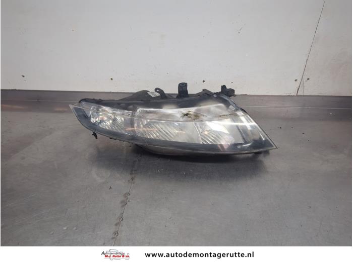 Używane Reflektor prawy Honda Civic (FK/FN) 1.4i Type S 16V Cena na żądanie oferowane przez Autodemontage M.J. Rutte B.V.