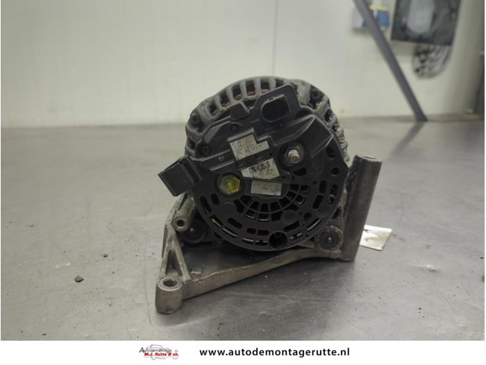 Dynamo från en Volkswagen Transporter T5 2.5 TDi 2004