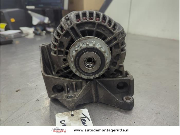 Dynamo från en Volkswagen Transporter T5 2.5 TDi 2004