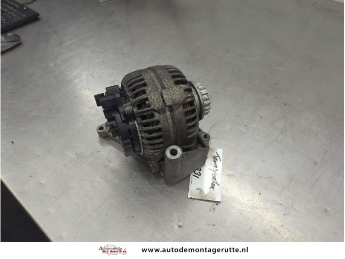Usados Dinamo Volkswagen Transporter T5 2.5 TDi Precio de solicitud ofrecido por Autodemontage M.J. Rutte B.V.