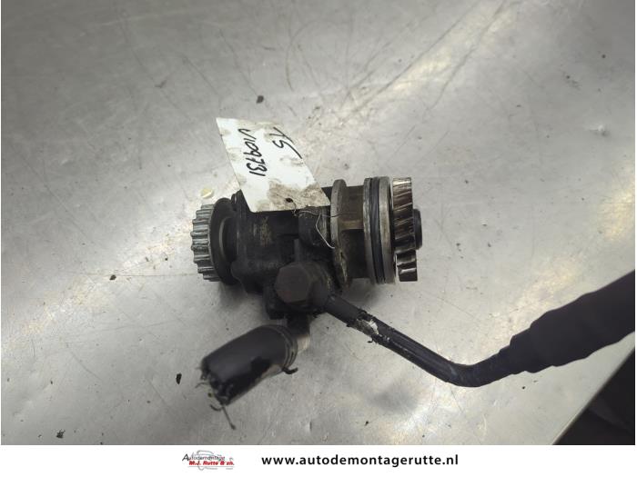 Usagé Pompe de direction Volkswagen Transporter T5 2.5 TDi Prix € 50,00 Règlement à la marge proposé par Autodemontage M.J. Rutte B.V.