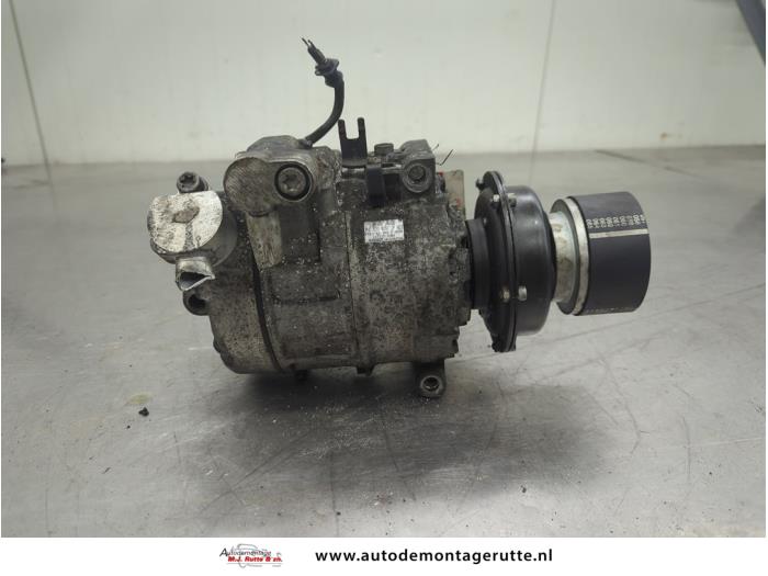 Usagé Pompe clim Volkswagen Transporter T5 2.5 TDi Prix € 75,00 Règlement à la marge proposé par Autodemontage M.J. Rutte B.V.