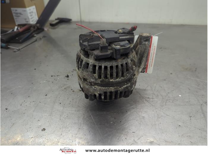 Begagnade Dynamo Volkswagen Polo IV (9N1/2/3) 1.4 16V 75 Pris på förfrågan erbjuds av Autodemontage M.J. Rutte B.V.