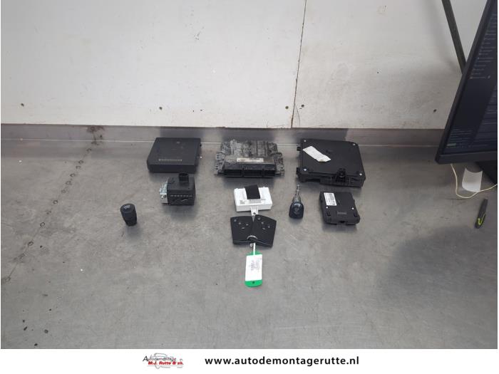 Used Ignition lock + computer Renault Megane III Grandtour (KZ) 1.2 16V TCE 115 Price € 175,00 Margin scheme offered by Autodemontage M.J. Rutte B.V.