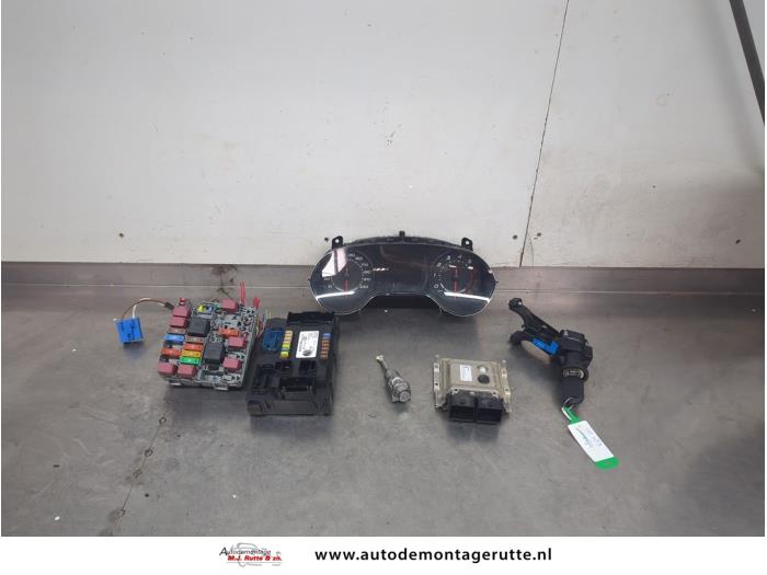 Used Ignition lock + computer Fiat Tipo (356W/357W) 1.4 16V Price on request offered by Autodemontage M.J. Rutte B.V.
