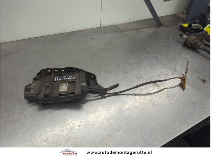 Używane Modul hamulca postojowego Renault Scénic II (JM) 1.6 16V Cena na żądanie oferowane przez Autodemontage M.J. Rutte B.V.