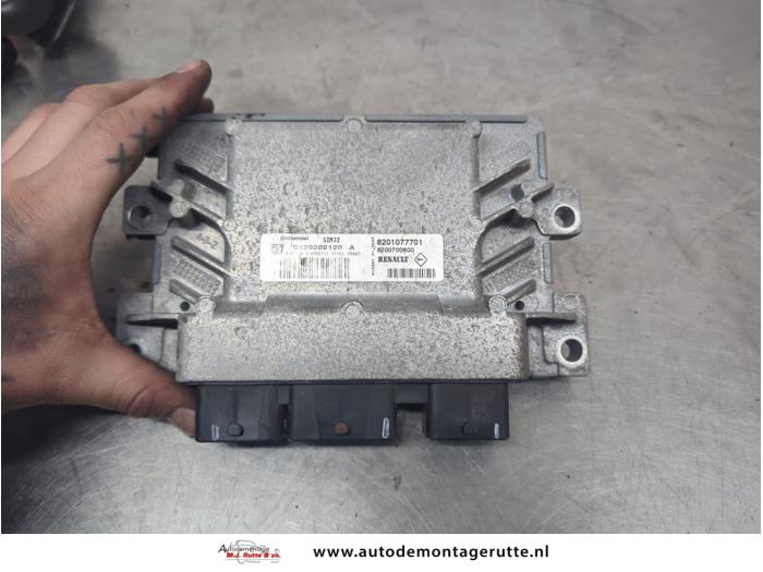 Used Ignition lock + computer Renault Clio III Estate/Grandtour (KR) 1.2 16V TCE 100 Price on request offered by Autodemontage M.J. Rutte B.V.