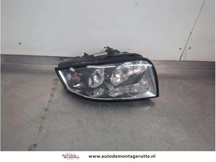 Używane Reflektor prawy Audi A2 (8Z0) 1.4 16V Cena na żądanie oferowane przez Autodemontage M.J. Rutte B.V.