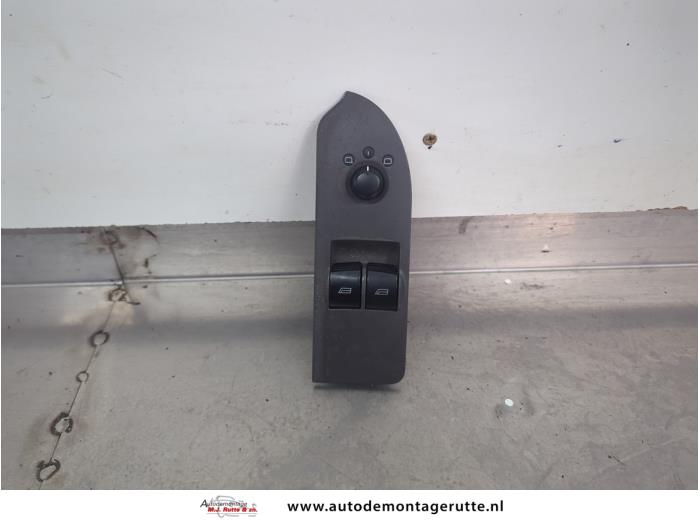 Usados Interruptor combinado de ventanillas Audi A2 (8Z0) 1.4 16V Precio de solicitud ofrecido por Autodemontage M.J. Rutte B.V.