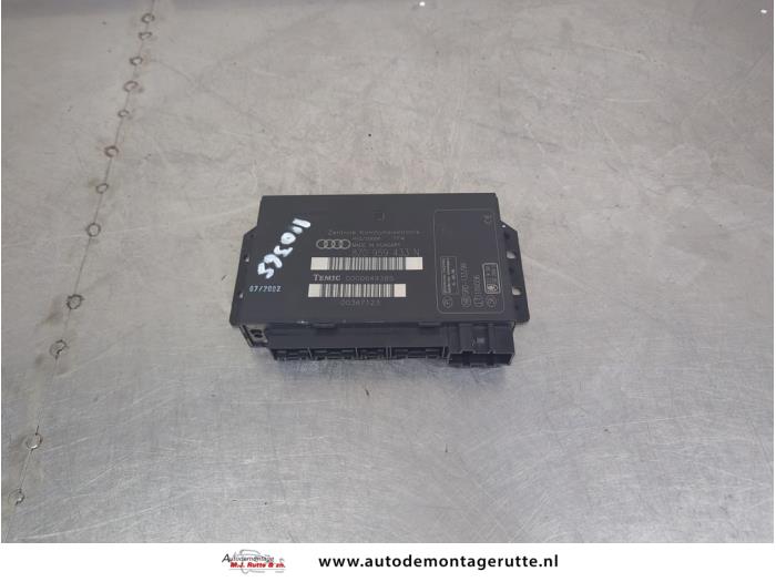 Używane Modul Comfort Audi A2 (8Z0) 1.4 16V Cena na żądanie oferowane przez Autodemontage M.J. Rutte B.V.