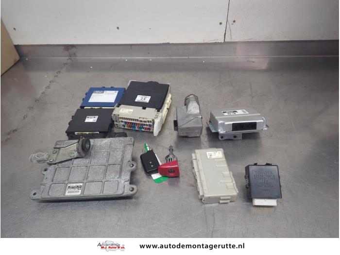 Used Ignition lock + computer Toyota iQ 1.3 Stop & Start Dual VVT-i 16V Price € 250,00 Margin scheme offered by Autodemontage M.J. Rutte B.V.