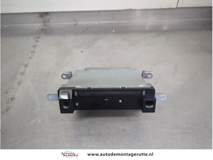 Używane Odtwarzacz CD Toyota iQ 1.3 Stop & Start Dual VVT-i 16V Cena na żądanie oferowane przez Autodemontage M.J. Rutte B.V.