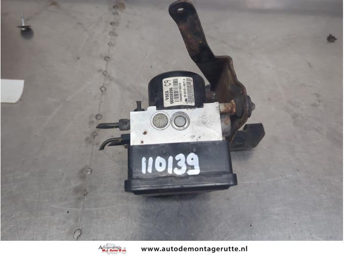 Używane Pompa ABS Opel Antara (LA6) 2.4 16V 4x4 Cena € 300,00 Procedura marży oferowane przez Autodemontage M.J. Rutte B.V.