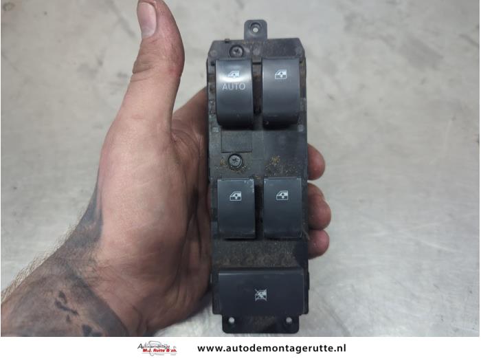 Usados Interruptor combinado de ventanillas Opel Antara (LA6) 2.4 16V 4x4 Precio de solicitud ofrecido por Autodemontage M.J. Rutte B.V.