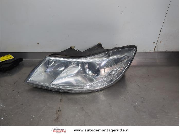 Używane Reflektor lewy Skoda Octavia Combi (1Z5) 1.2 TSI Cena na żądanie oferowane przez Autodemontage M.J. Rutte B.V.