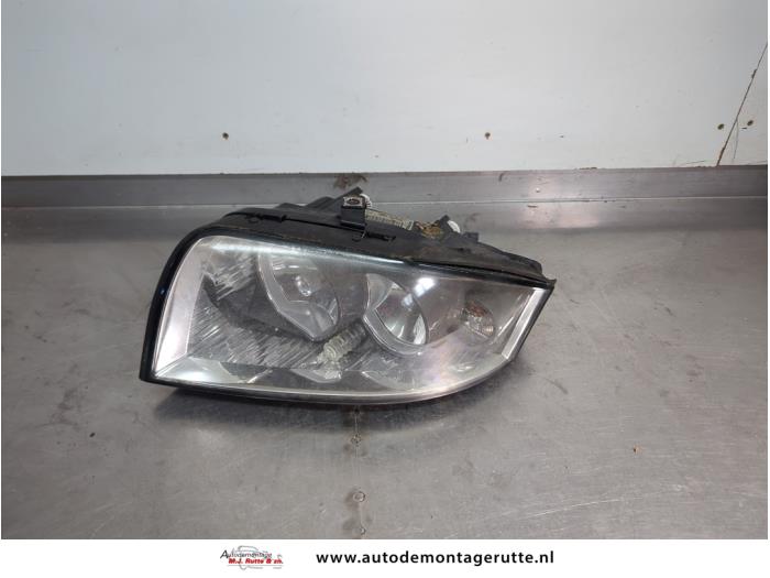 Używane Reflektor lewy Audi A2 (8Z0) 1.4 TDI Cena na żądanie oferowane przez Autodemontage M.J. Rutte B.V.