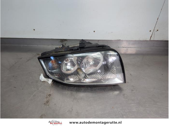 Używane Reflektor prawy Audi A2 (8Z0) 1.4 TDI Cena na żądanie oferowane przez Autodemontage M.J. Rutte B.V.