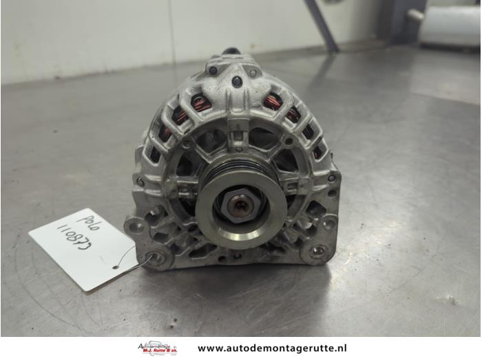 Dynamo från en Volkswagen Polo IV (9N1/2/3) 1.2 12V 2006