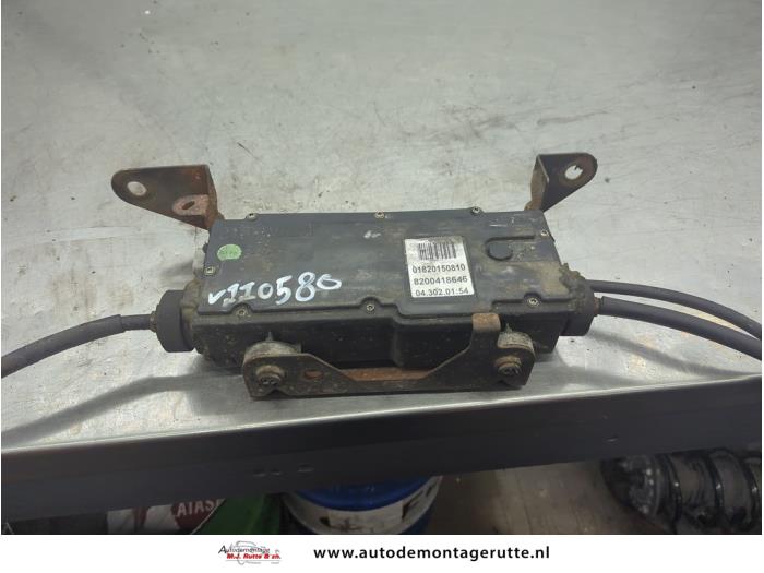Używane Silnik hamulca postojowego Renault Espace (JK) 3.5 V6 24V Grand Espace Cena na żądanie oferowane przez Autodemontage M.J. Rutte B.V.