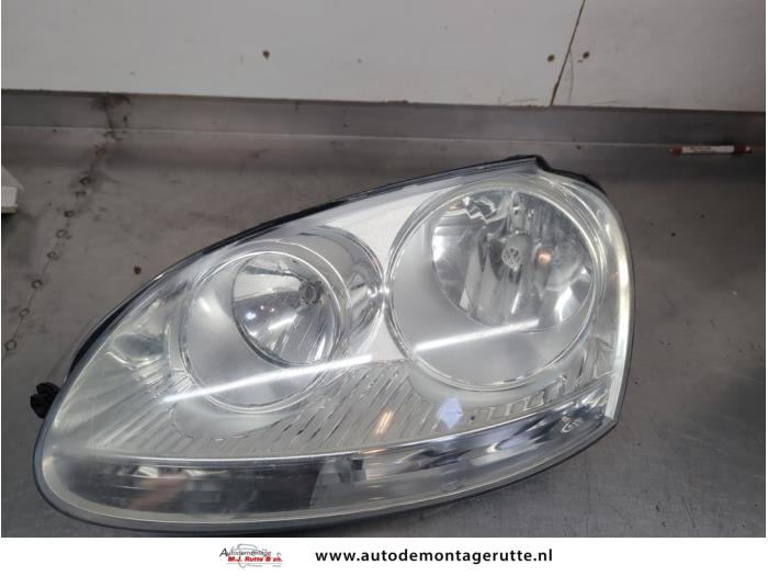 Używane Reflektor lewy Volkswagen Jetta III (1K2) 1.6 Cena na żądanie oferowane przez Autodemontage M.J. Rutte B.V.