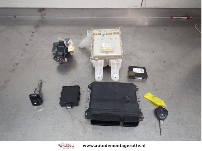 Gebrauchte Zündschloss + Steuergerät Toyota Auris (E15) 1.6 Dual VVT-i 16V Preis auf Anfrage angeboten von Autodemontage M.J. Rutte B.V.
