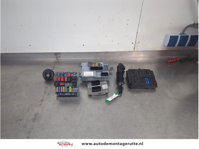 Used Ignition lock + computer Fiat 500 (312) 1.2 Price € 125,00 Margin scheme offered by Autodemontage M.J. Rutte B.V.