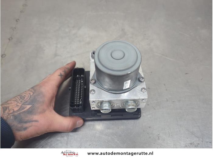Usagé Bloc ABS Fiat 500X (334) 1.3 16V Prix sur demande proposé par Autodemontage M.J. Rutte B.V.