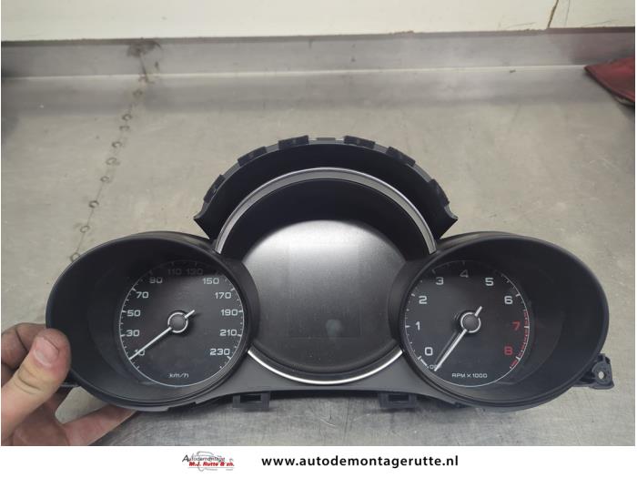 Używane Licznik kilometrów KM Fiat 500X (334) 1.3 FireFly Turbo 150 16V Cena na żądanie oferowane przez Autodemontage M.J. Rutte B.V.