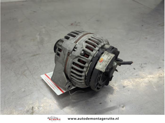 Gebrauchte Dynamo Mercedes C Combi (S203) 2.0 C-180 16V Preis auf Anfrage angeboten von Autodemontage M.J. Rutte B.V.