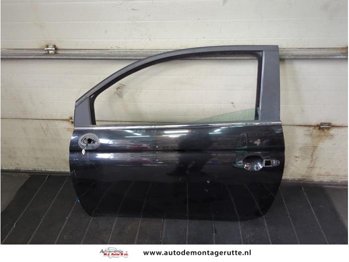 Begagnade Dörr, 2-dörrars, vänster Fiat 500 (312) 1.2 Pris € 125,00 Marginaltabell erbjuds av Autodemontage M.J. Rutte B.V.