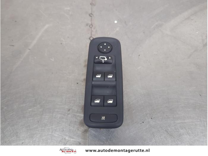 Usados Interruptor combinado de ventanillas Citroen C8 (EA/EB) 2.0 HPi 16V Precio de solicitud ofrecido por Autodemontage M.J. Rutte B.V.