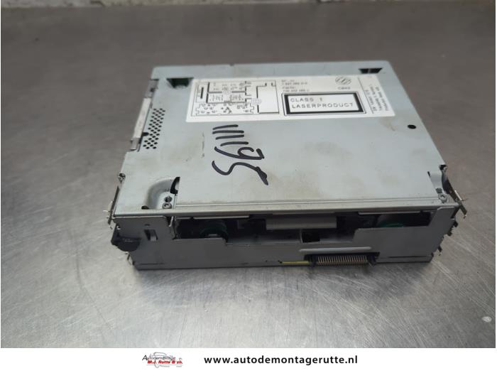 Używane Radio Fiat 500 (312) 1.2 Cena € 100,00 Procedura marży oferowane przez Autodemontage M.J. Rutte B.V.