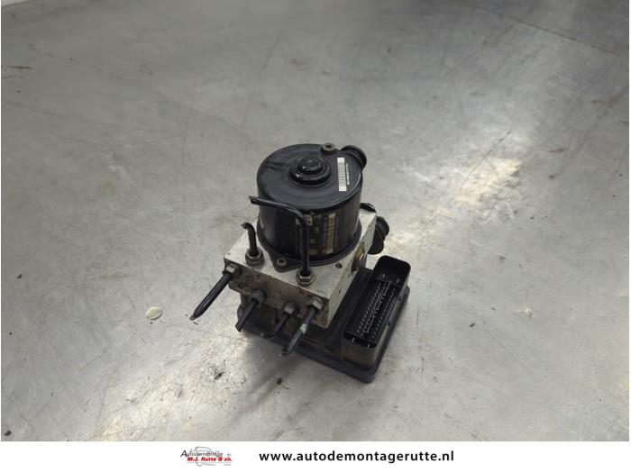 Begagnade ABS-pump Volkswagen Golf V (1K1) 2.0 FSI 16V Pris på förfrågan erbjuds av Autodemontage M.J. Rutte B.V.